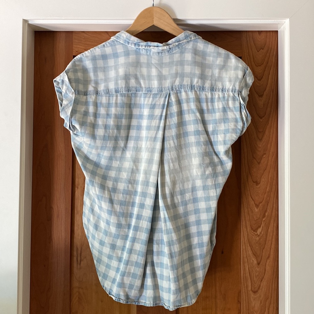 Plaid Top Excellent condition - Picture 2 of 3